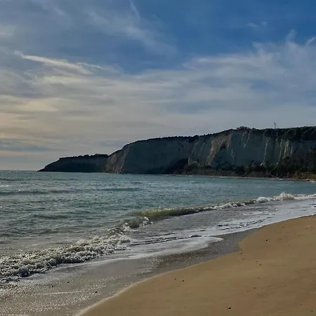 Eraclea Minoa Village Монталлегро