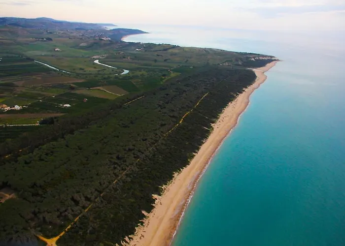 Eraclea Minoa Village Монталлегро