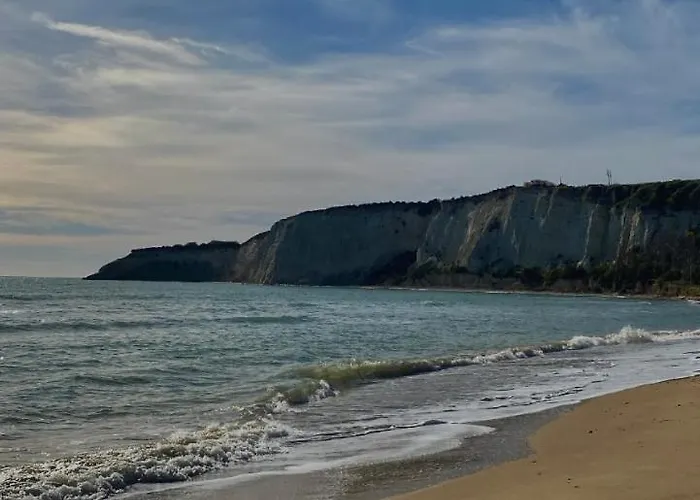 Eraclea Minoa Village Монталлегро