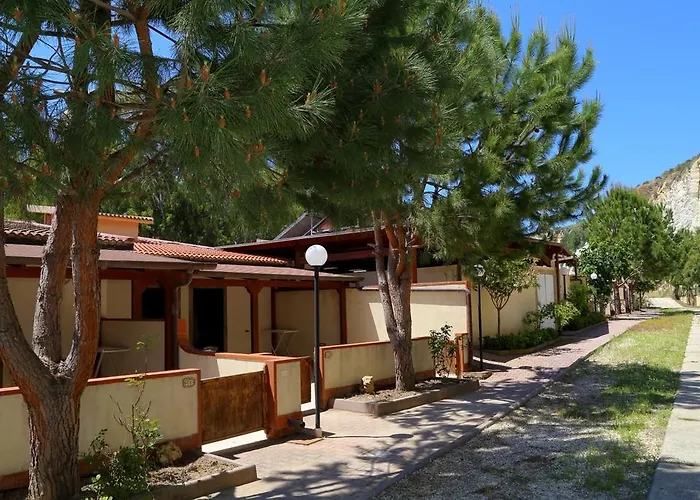 Eraclea Minoa Village Монталлегро